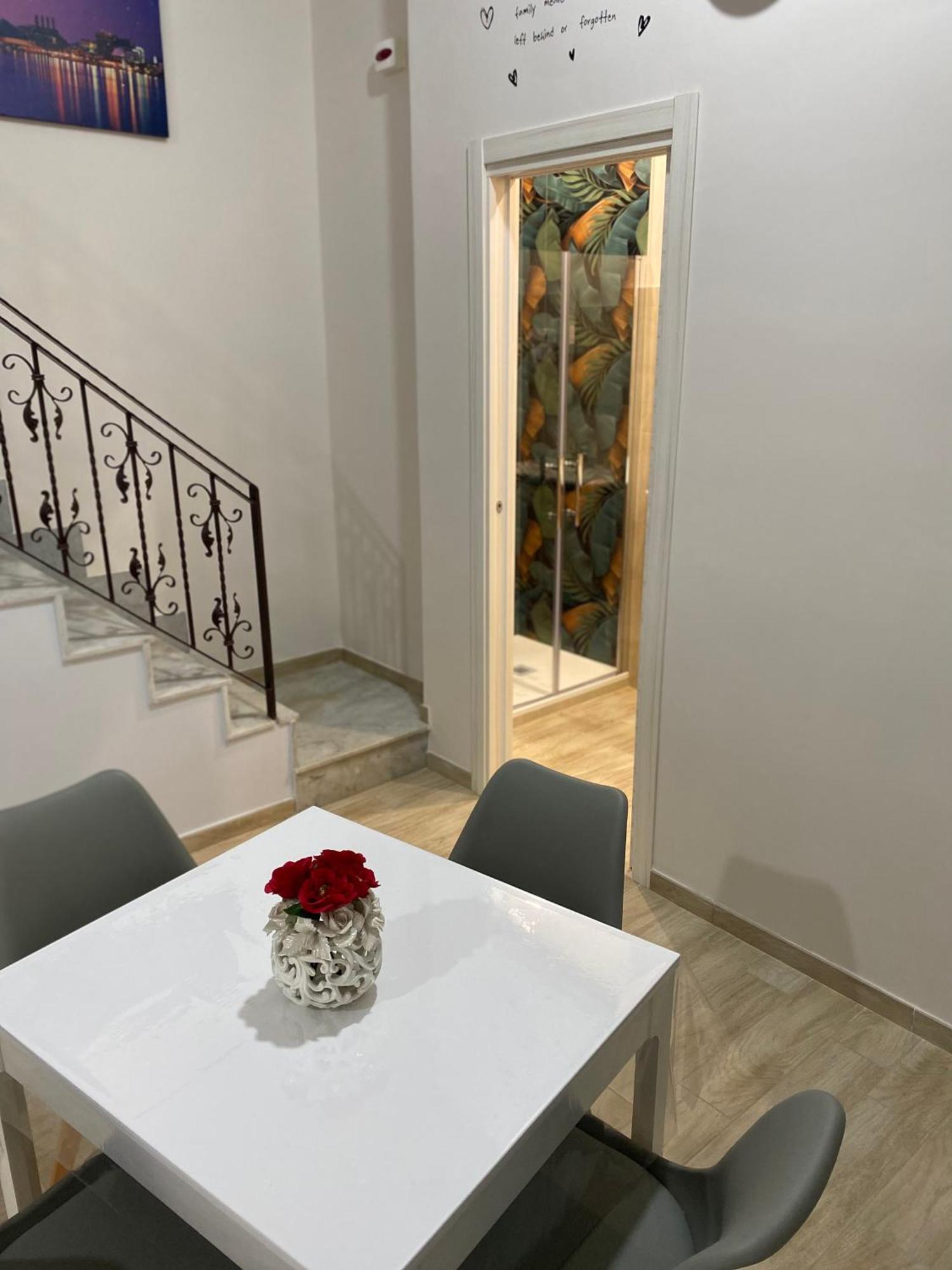 La Petite Maison Naples Luaran gambar