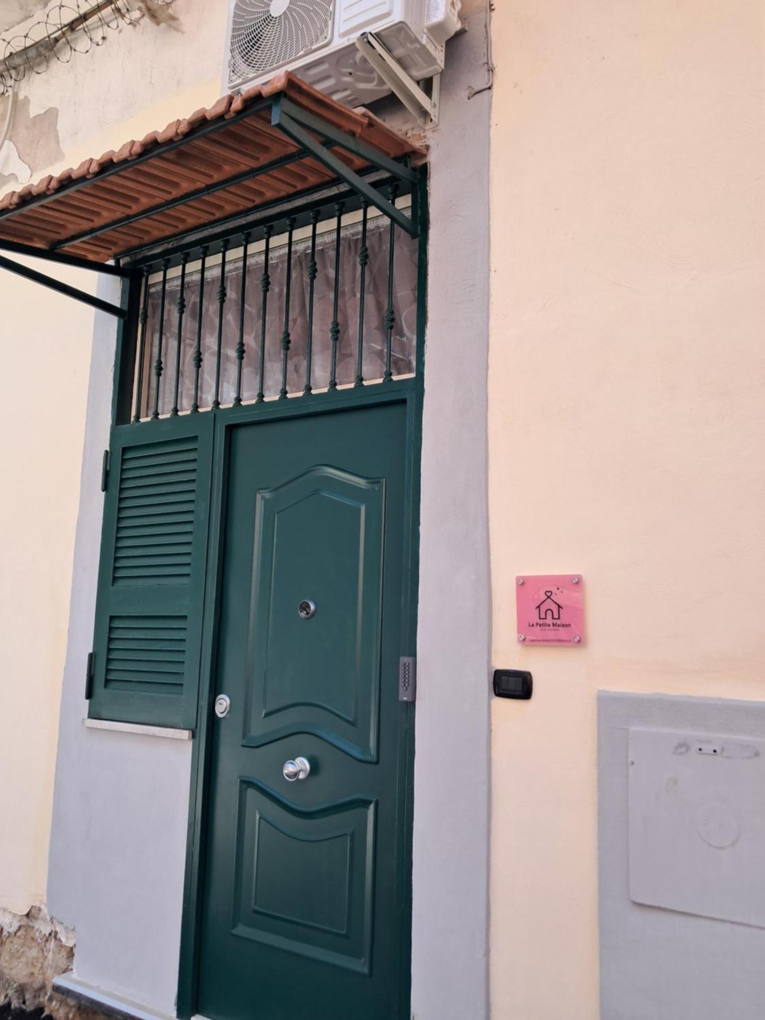 La Petite Maison Naples Luaran gambar